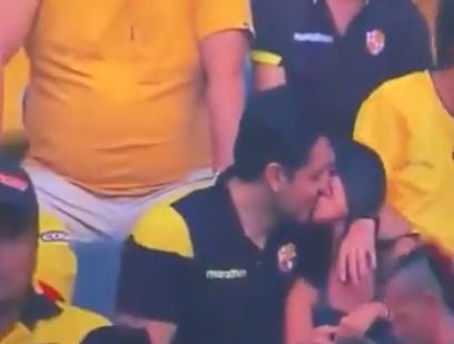 El infiel de la “Kiss Cam” jaló taaaaaaaaanto mecate… que se va a reconciliar con su ex (LA FOTO)