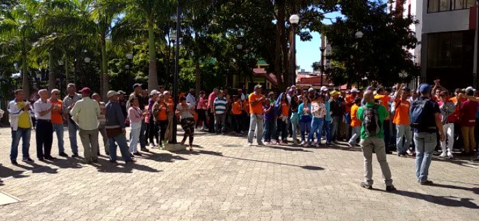 Falsos militantes de VP se concentran a las afueras del TSJ para apoyar a diputados “Clap” #24Ene (Fotos)