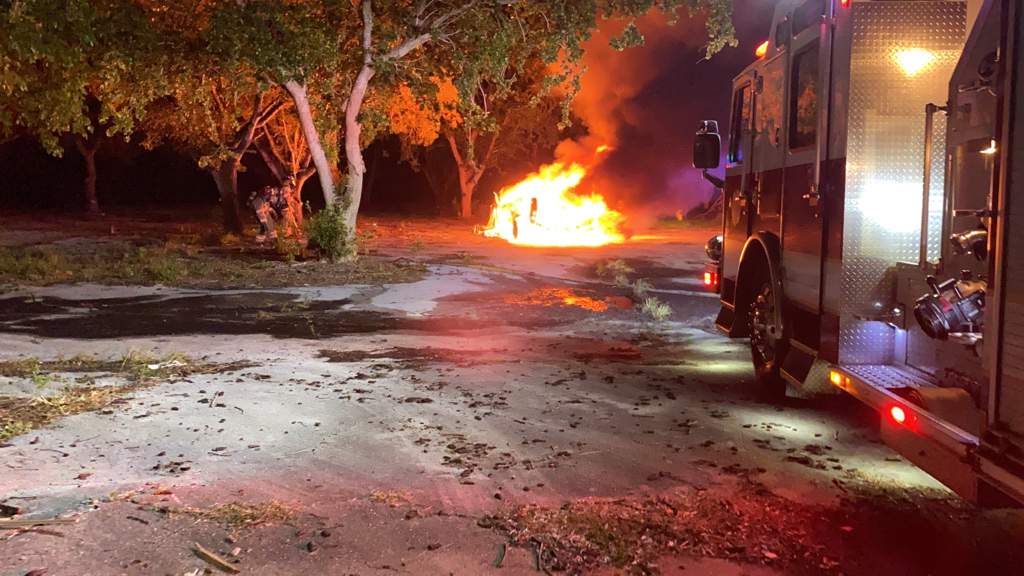 Camión diesel destruido tras incendiarse en Lauderhill