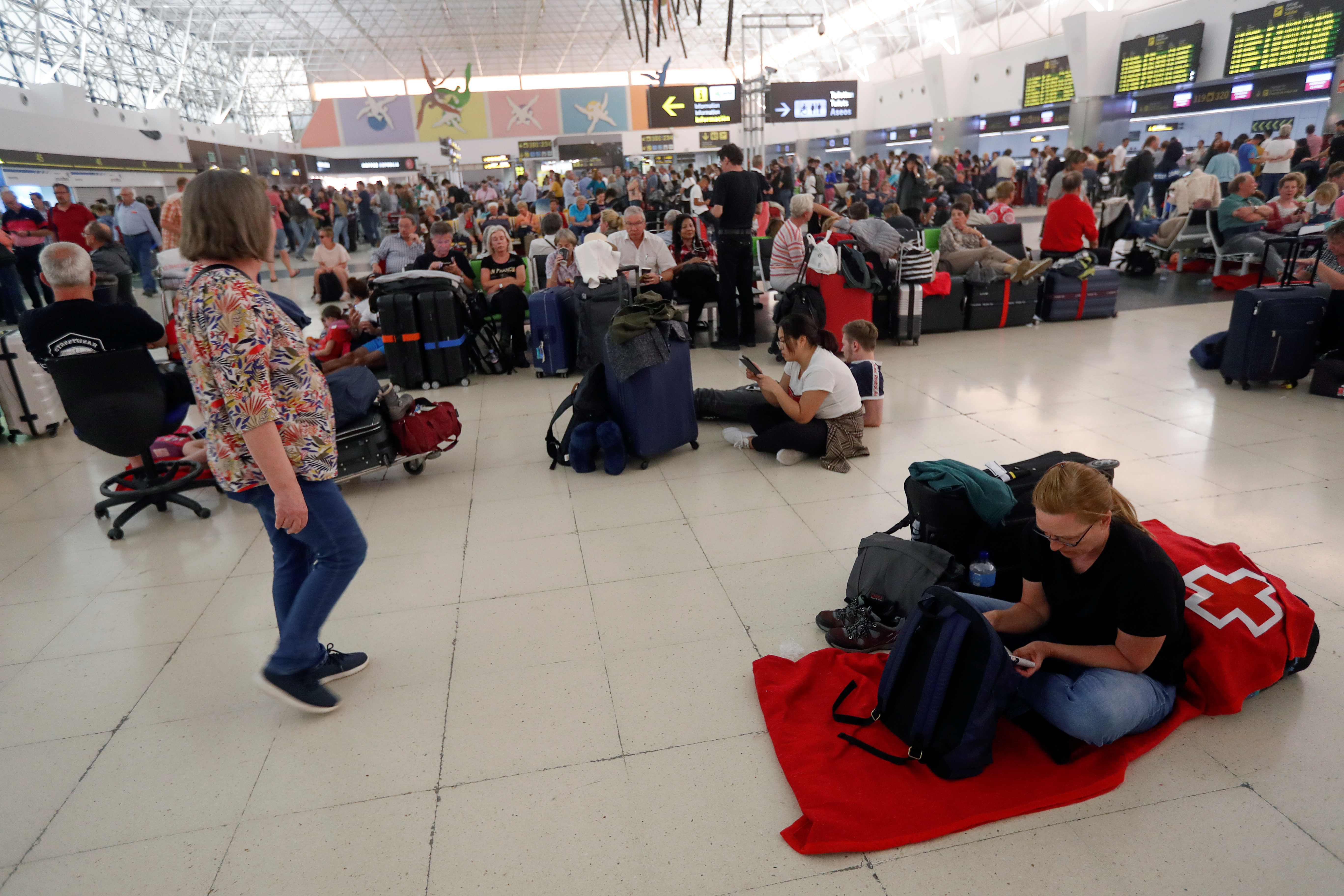 Cerrados los ocho aeropuertos de Islas Canarias por tormenta de arena