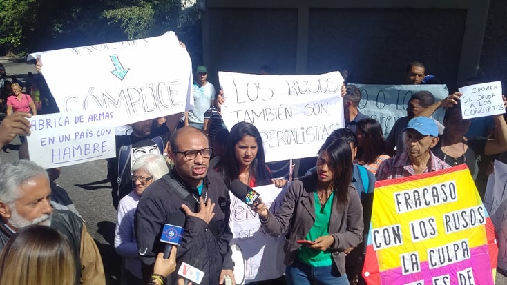 “No somos hijos de Putin”: Caraqueños cantaron sus verdades al Embajador de Rusia #8Feb