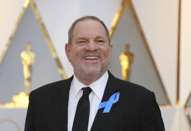 Corte de Nueva York anula condena por delito sexual a exproductor Harvey Weinstein