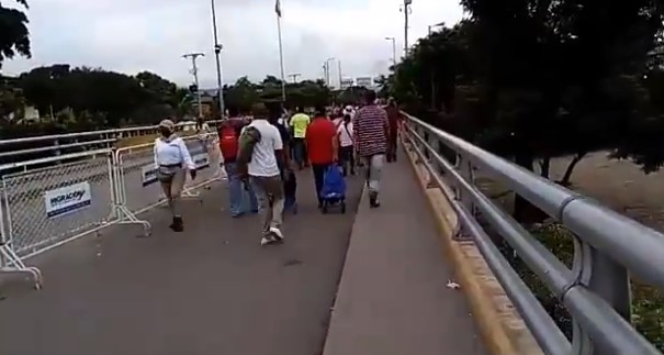 Así se encuentra el paso por el puente internacional Simón Bolívar #27Feb (Video)