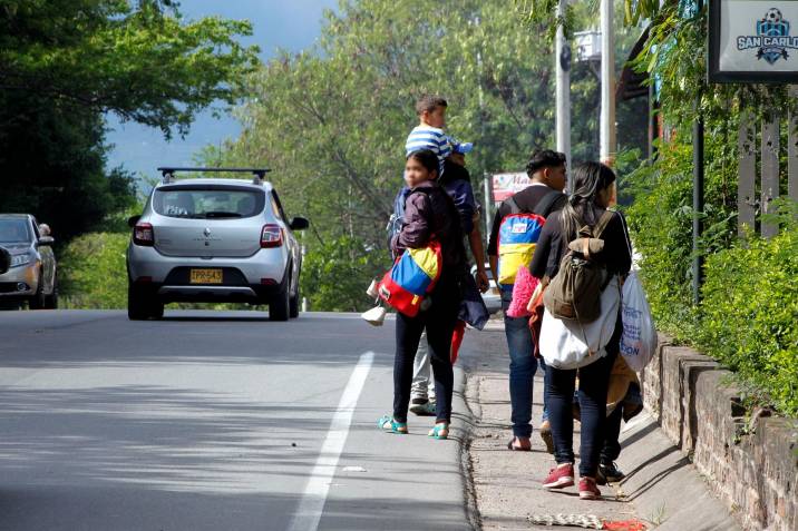 Migrantes temen más a la crisis nacional que al coronavirus