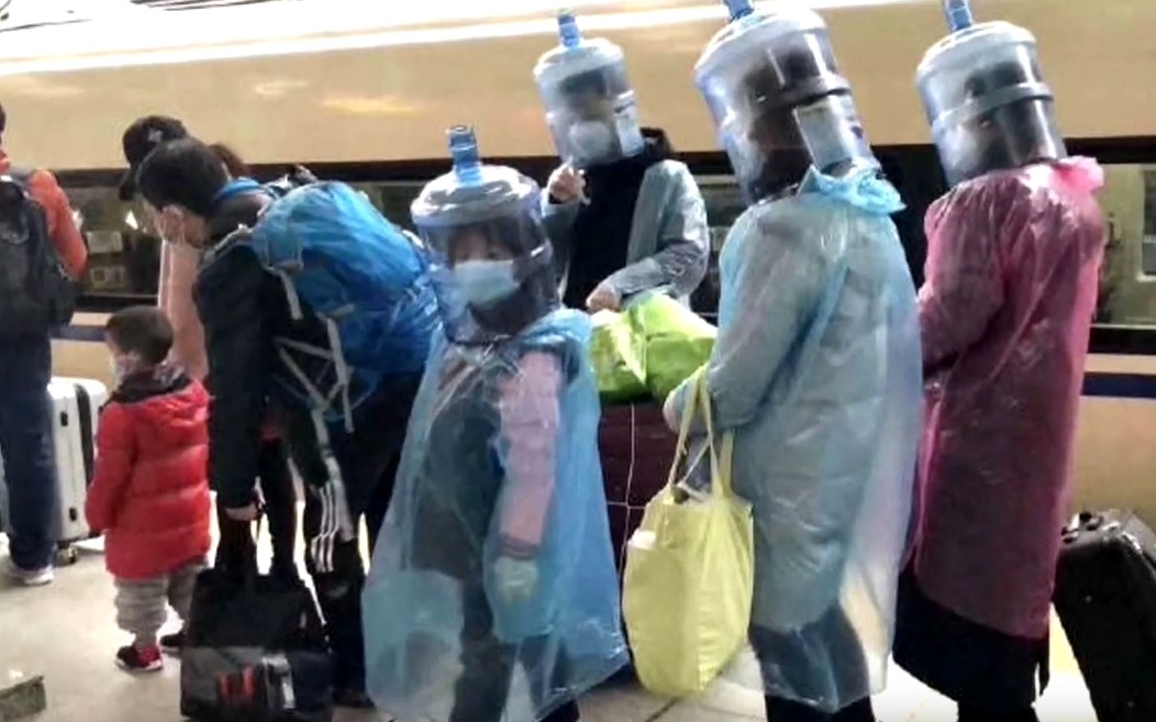 Made in China: La creatividad ante la escasez de remedios contra el coronavirus (VIDEO)