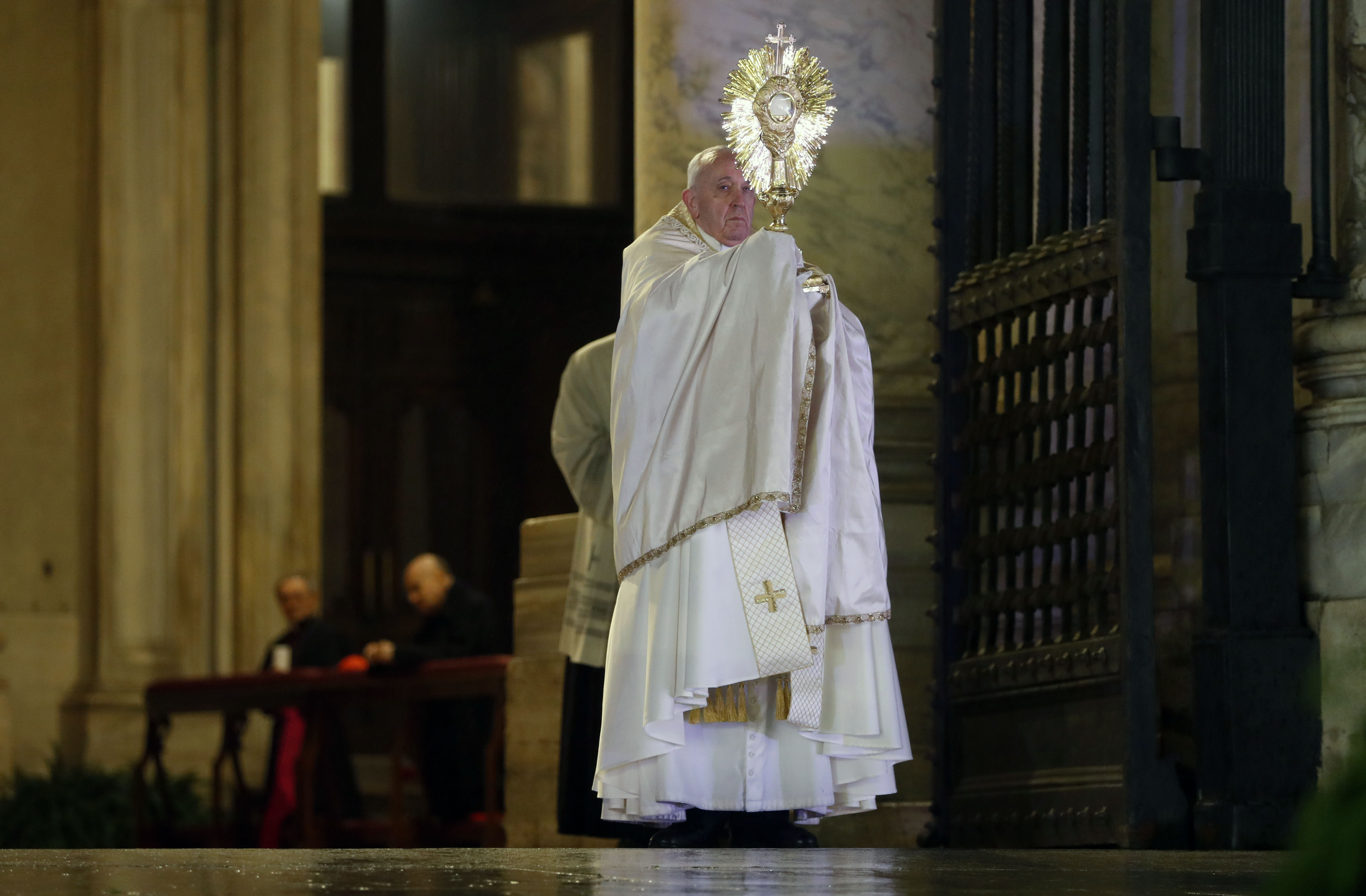 El papa Francisco pide por la salud del mundo y ora por la humanidad (Fotos)