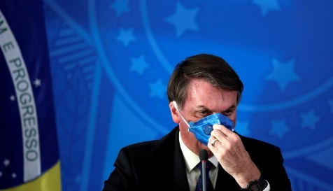 Bolsonaro quiere dar prioridad al empleo en combate de Brasil contra coronavirus