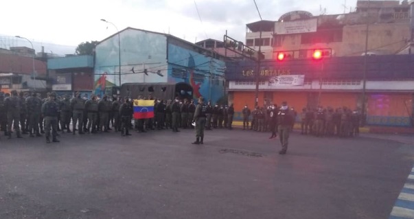 Varias zonas de Catia y Petare fueron militarizadas este #24Mar (Fotos)