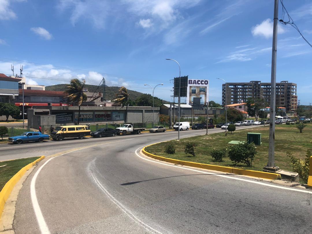 Así se encuentran las calles de Porlamar el día de su aniversario (Fotos y videos)