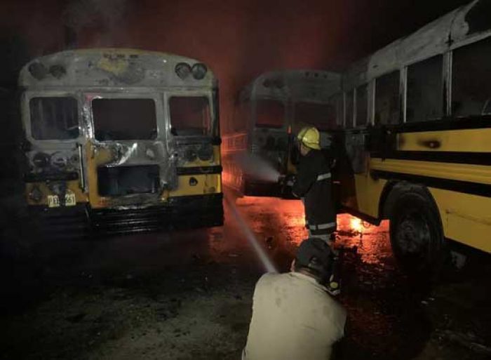 Pandilleros incendian cinco autobuses en Honduras