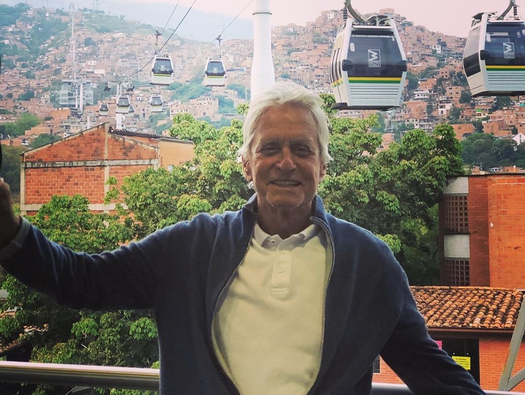 El actor Michael Douglas se paseó por las calles de Colombia (fotos)