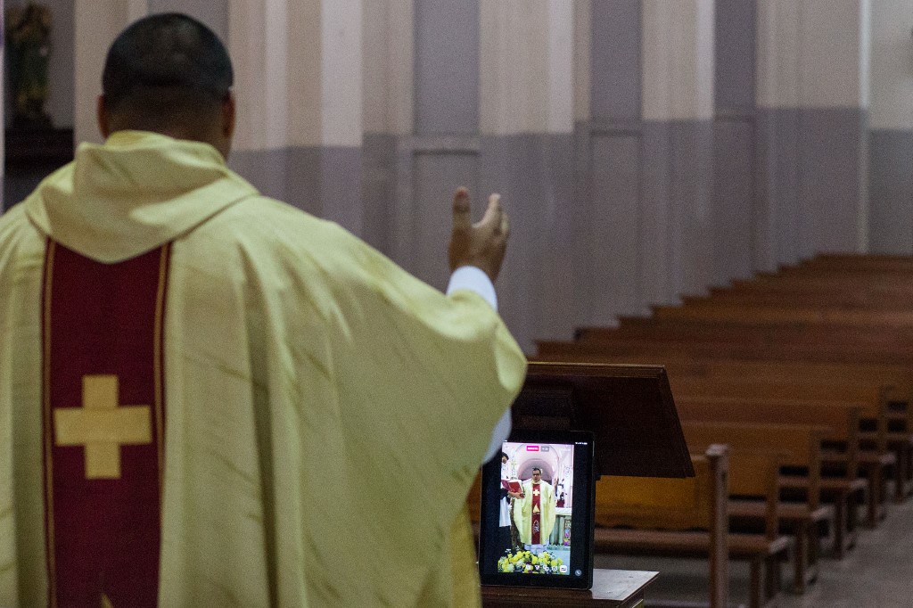 Vacía… así lució la Basílica de Santa Teresa en el Domingo de Pascuas (fotos)