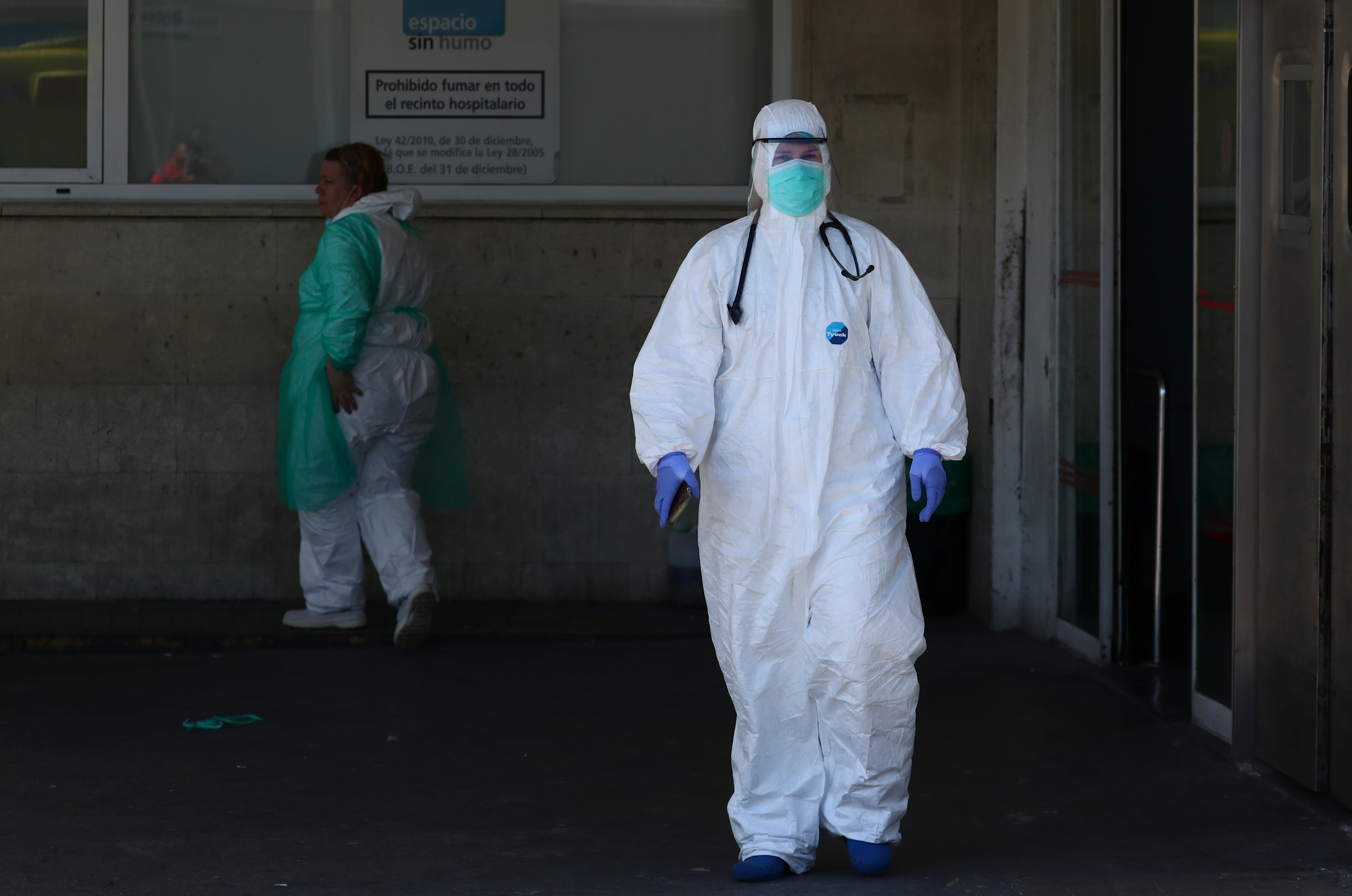 Madrid recurrió a médicos venezolanos sin contrato para “medicalizar” las residencias de ancianos