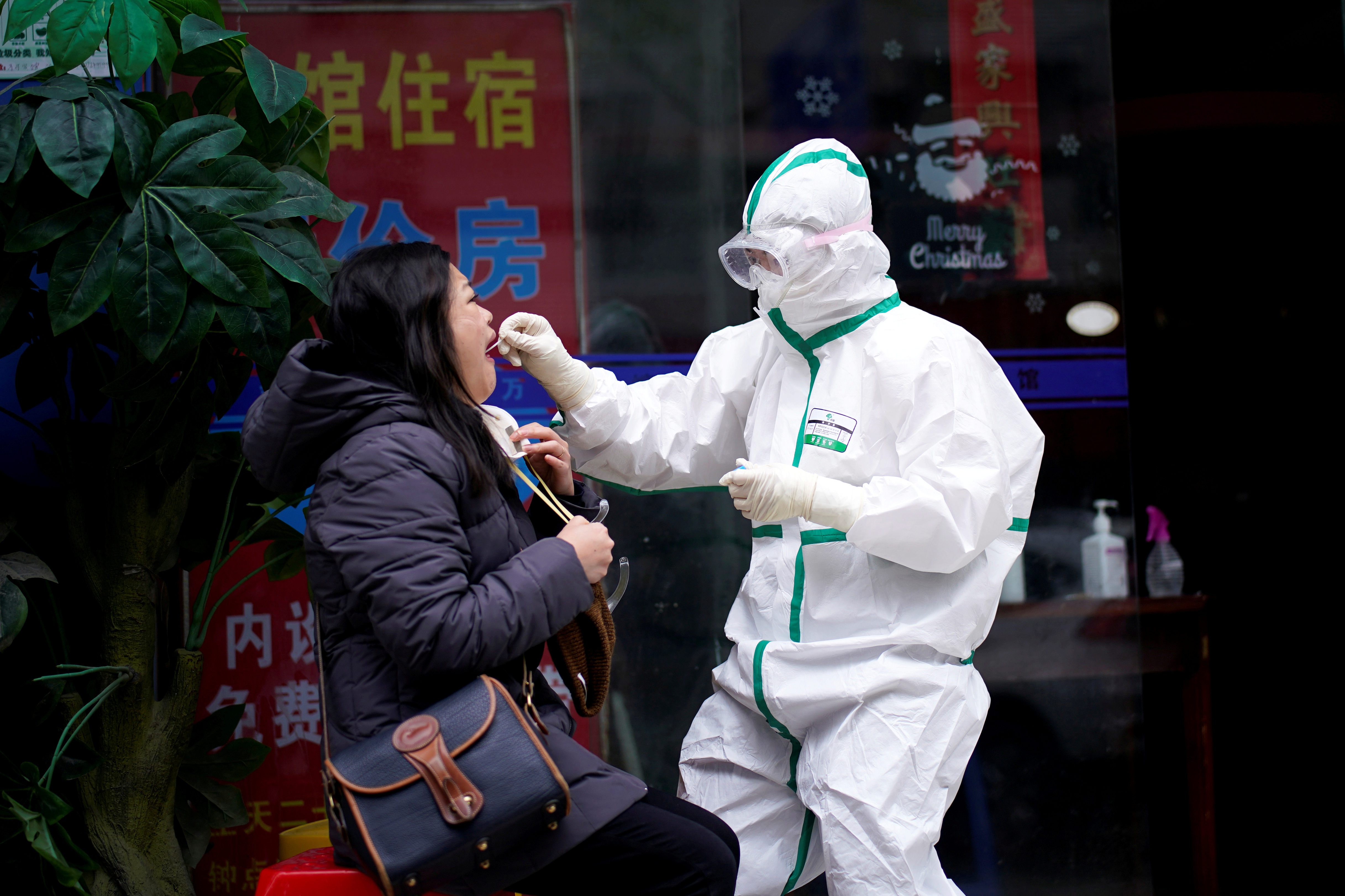 EEUU acusa a China y Rusia de cooperar para divulgar falsedades sobre el coronavirus