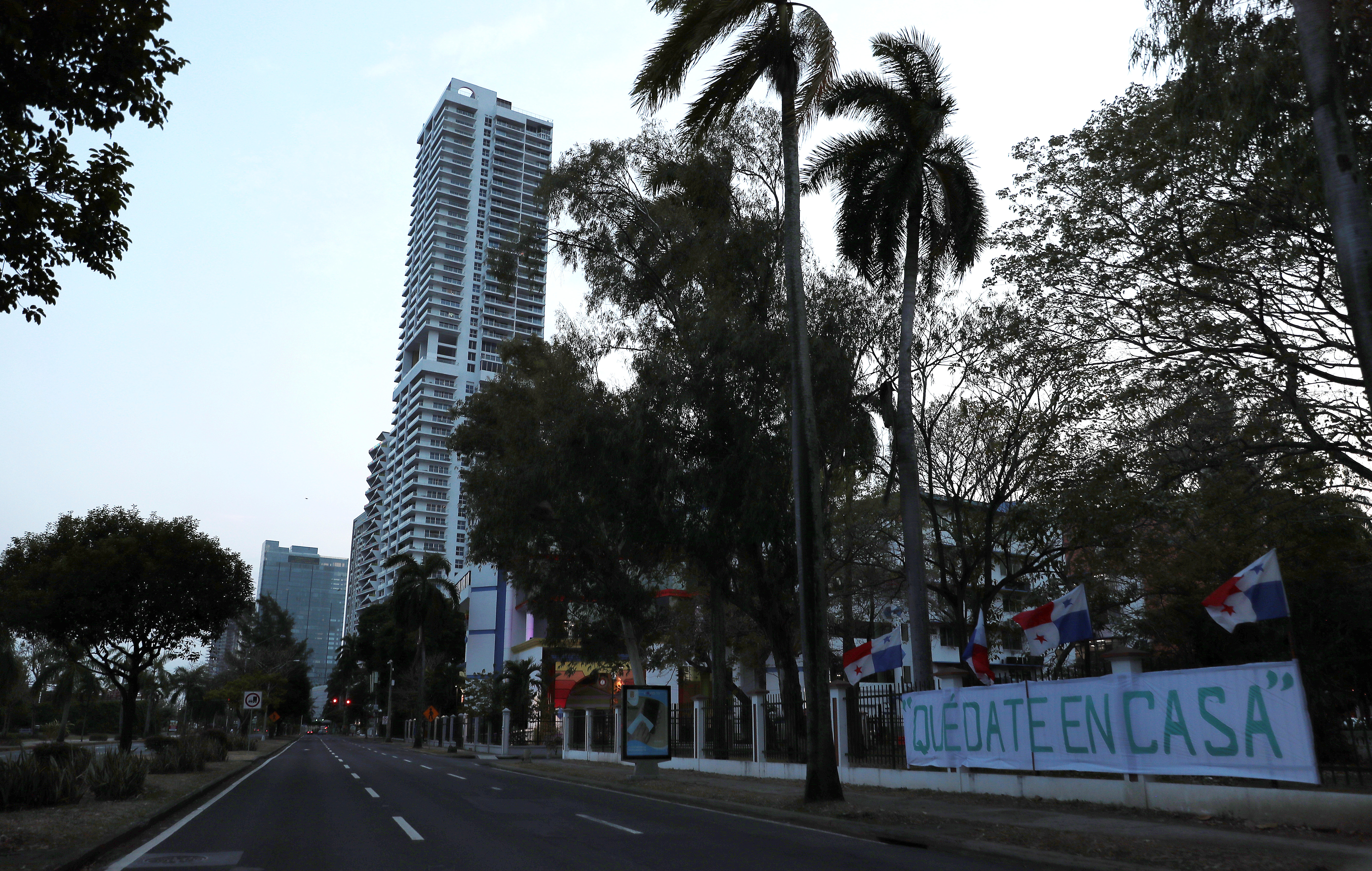 Panamá reporta 222 nuevos infectados por coronavirus, total sube a 2.974 y fallecidos a 74