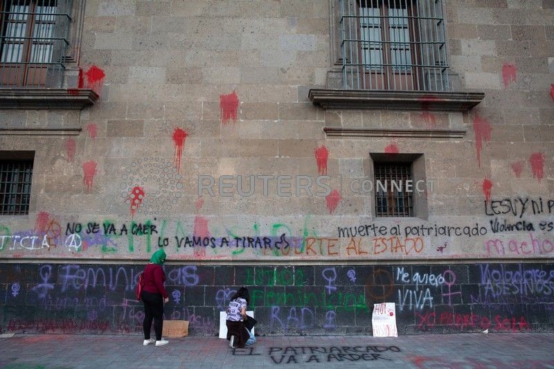 La otra pandemia: Violencia doméstica aumenta en América Latina durante la cuarentena