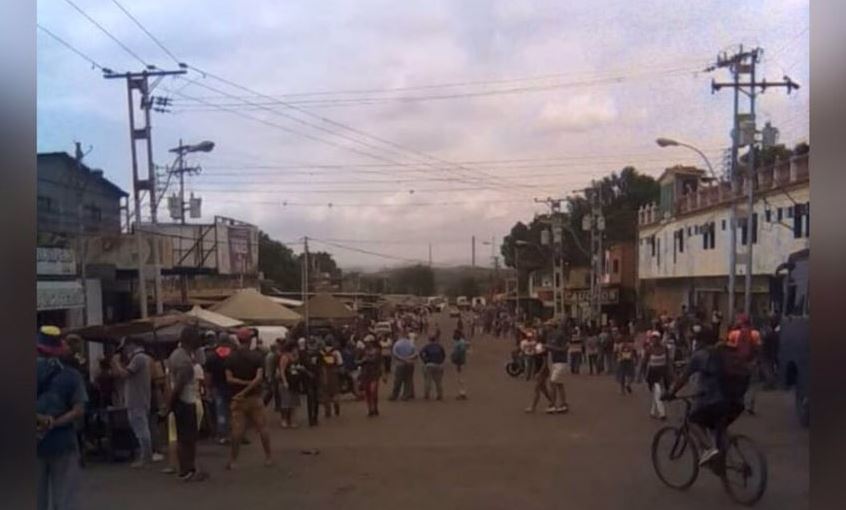 El hambre condujo a vecinos de los Valles del Tuy a protestar en las calles #25Abr