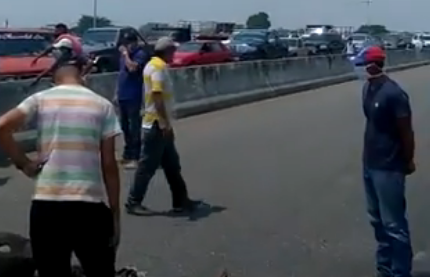 En Portuguesa, los productores decidieron manifestar por la escasez de combustible #14Abr (video)