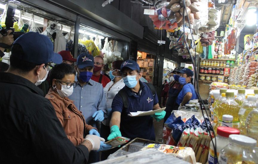 ¿Desde cuándo no hace mercado? Erika Farías perdió la compostura al enterarse el precio del kilo de café (VIDEO)