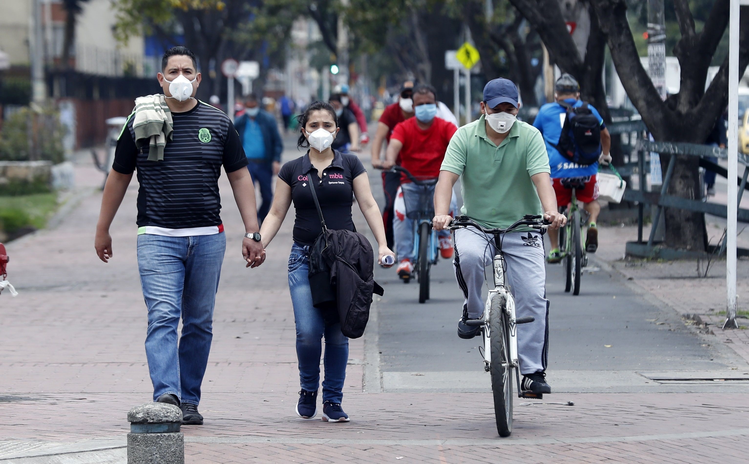 Colombia amplía encierro para los ancianos ante avance de la pandemia