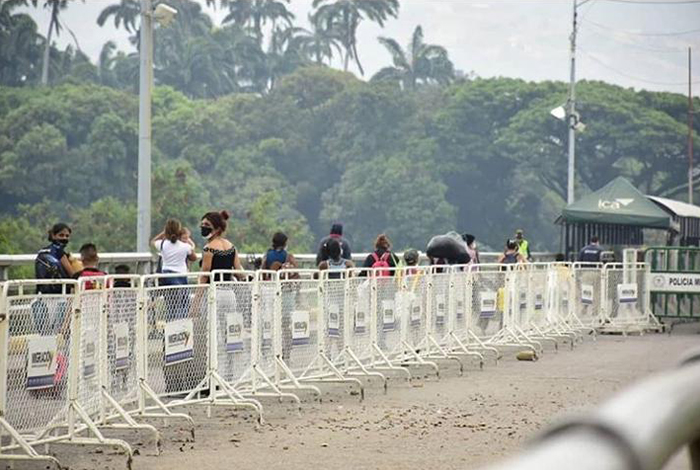 El régimen detuvo a tres caminantes por denunciar las condiciones de los refugios en Táchira