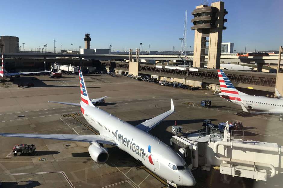 Denuncian que avión viajó de Miami a Nueva York lleno de pasajeros, la mayoría sin mascarillas