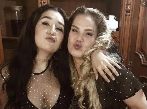 Con diminutos bikinis: Niurka Marcos y su hija aprovecharon los beneficios del sol  