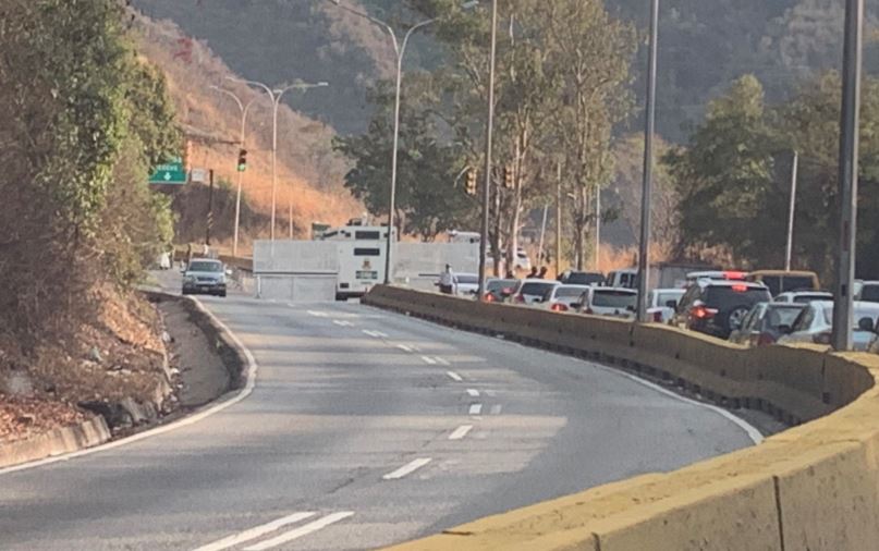 Derrame de diésel restringió el tránsito en la carretera Panamericana (Fotos)