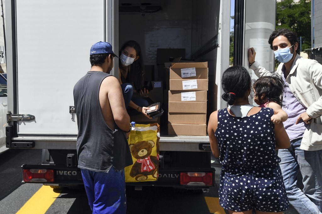 Sin trabajo por el virus, aprieta el hambre entre migrantes latinoamericanos en París