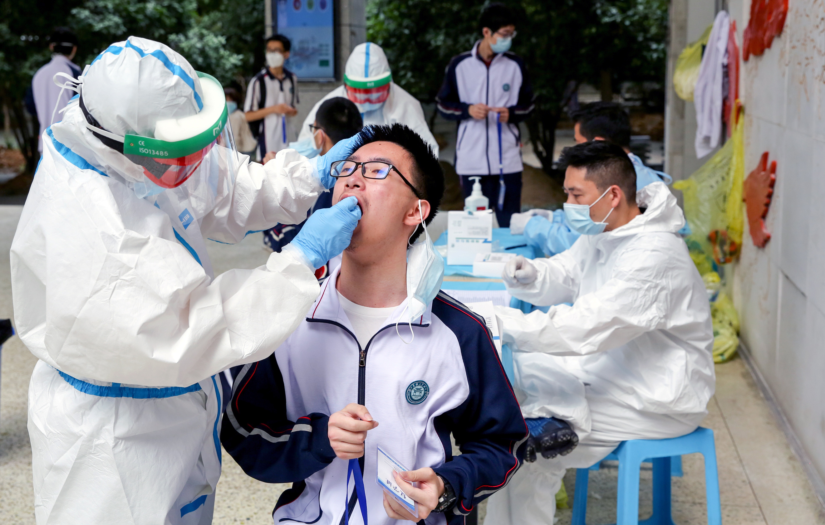 China registra 12 nuevos casos de coronavirus frente a los 4 del día anterior