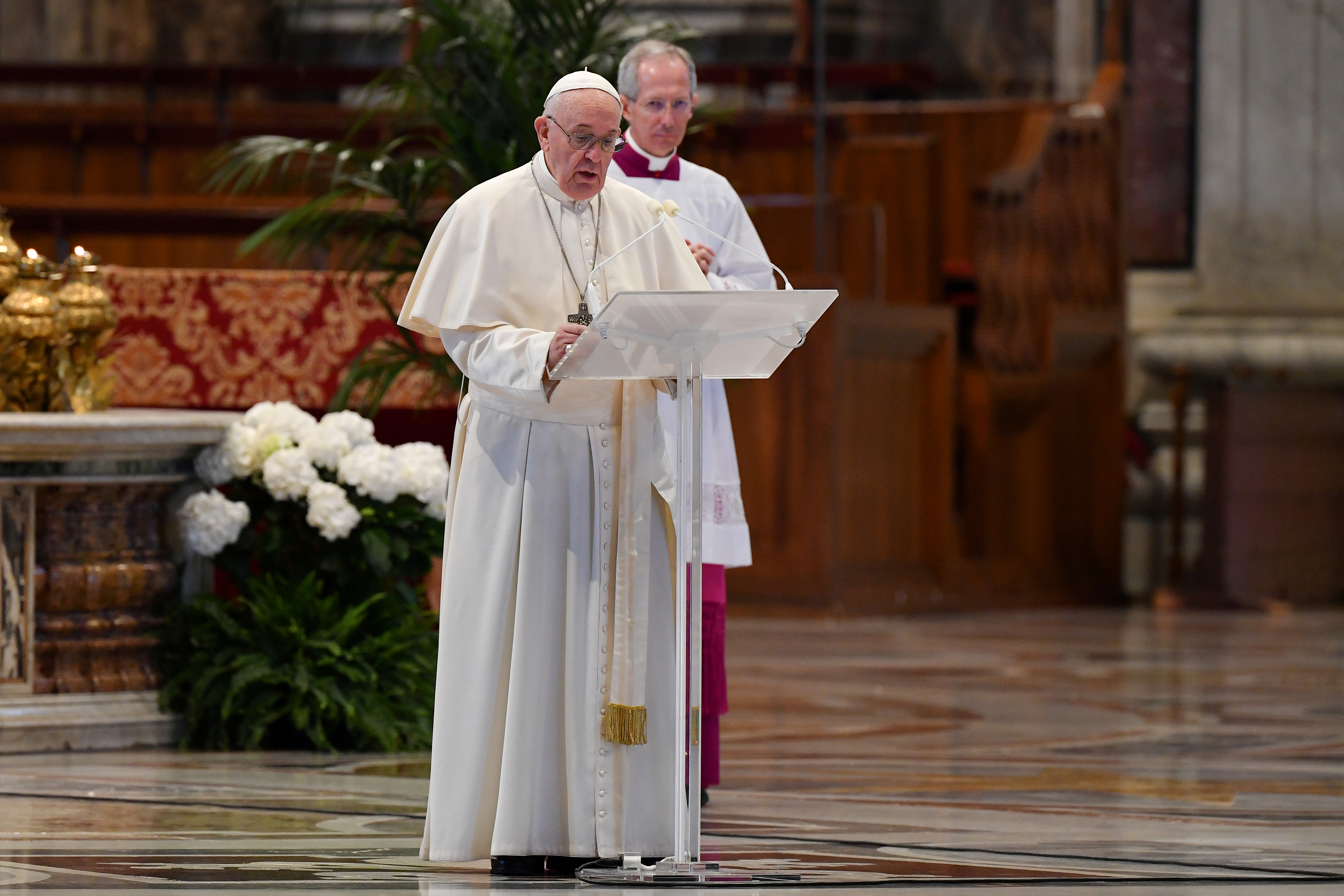 El papa Francisco elogia la labor de quienes realizan las tareas de limpieza