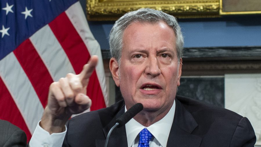 De Blasio dice que las escuelas pueden estar listas para septiembre