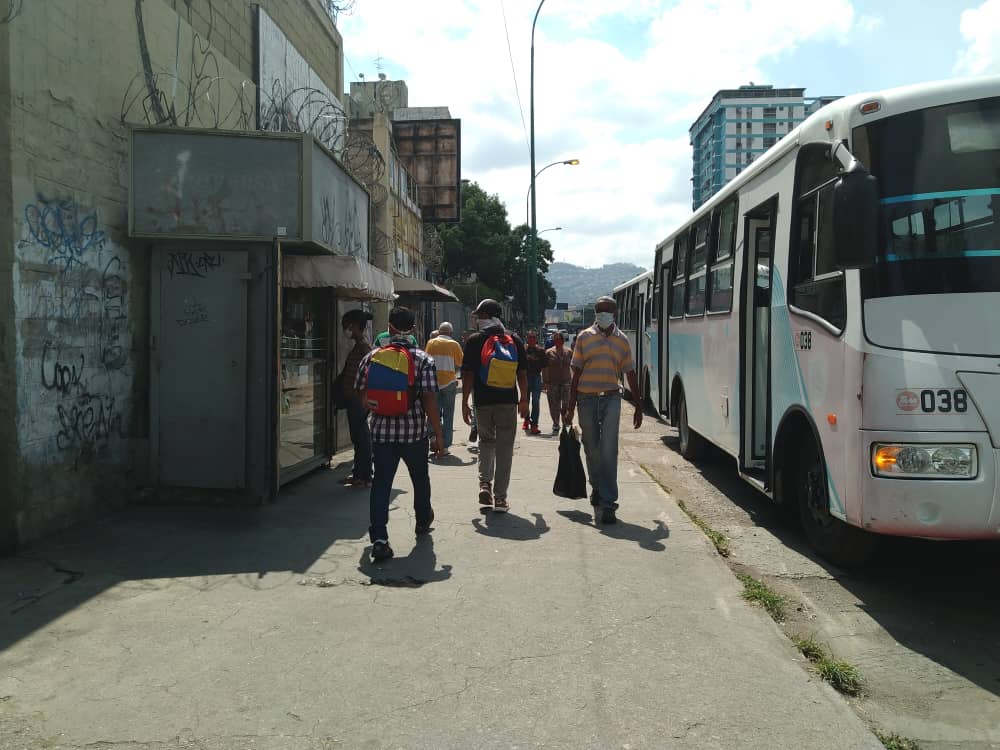 “Impotencia, desesperación, frustración”: La agotadora vida de los venezolanos (Video)