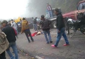 Camión perdió los frenos y causó la muerte de una joven y cinco heridos en cola por gasolina en la Colonia Tovar