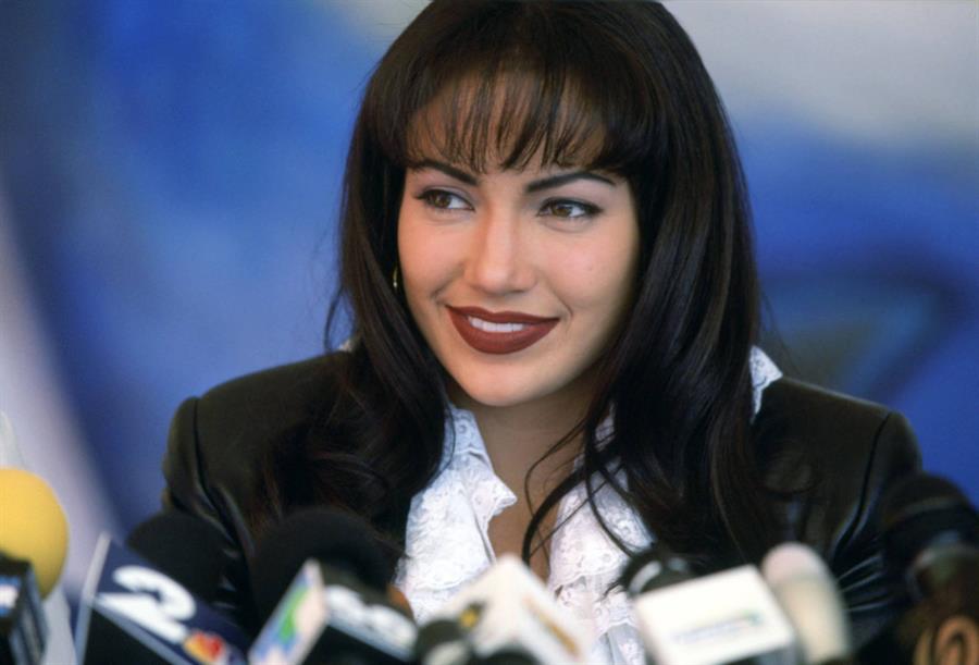 Revelan escenas nunca vistas de Jennifer López como “Selena”