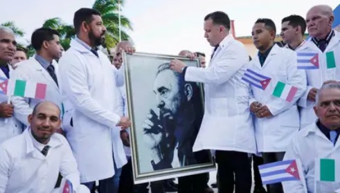 El régimen cubano recauda más de 71 millones de dólares al año por sus médicos en Argelia