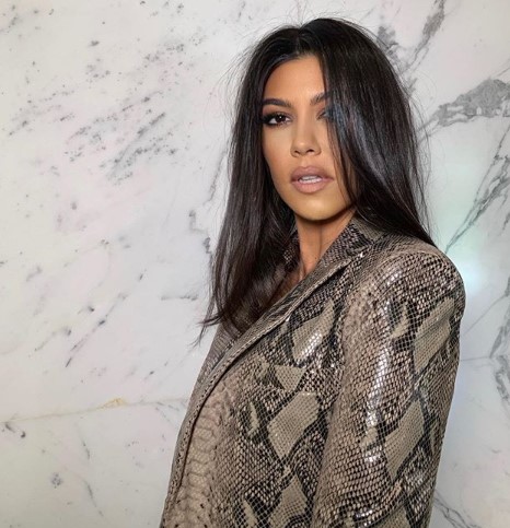 ¡Tenía que ser Kardashian! Kourtney se las ingenió y diseñó máscaras faciales con luz LED