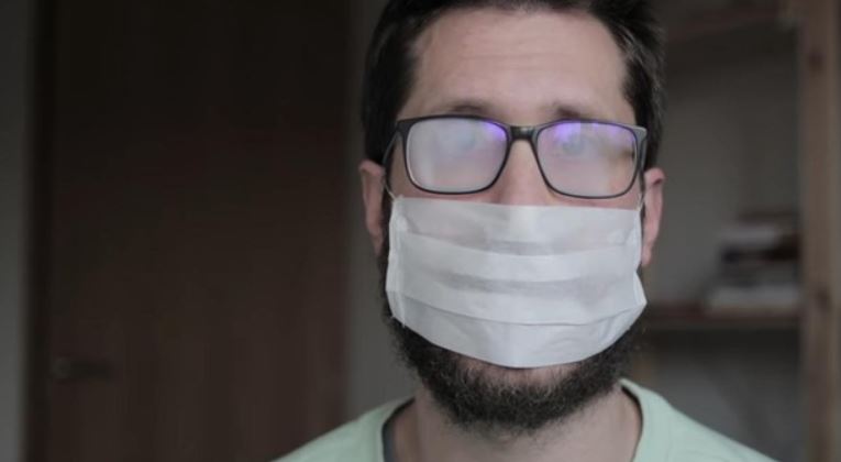 ¿Cómo evitar que los lentes se empañen al llevar puesta la mascarilla?