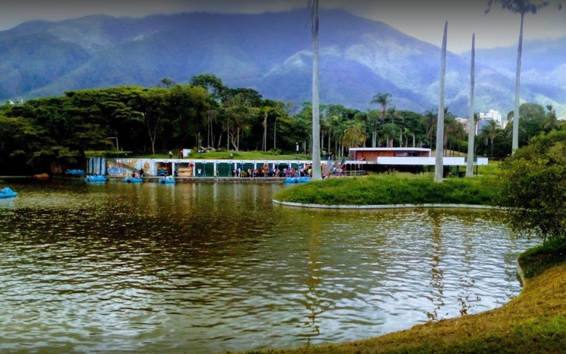 Régimen vacía pozo de agua del Parque del Este para surtir cisternas (Video)