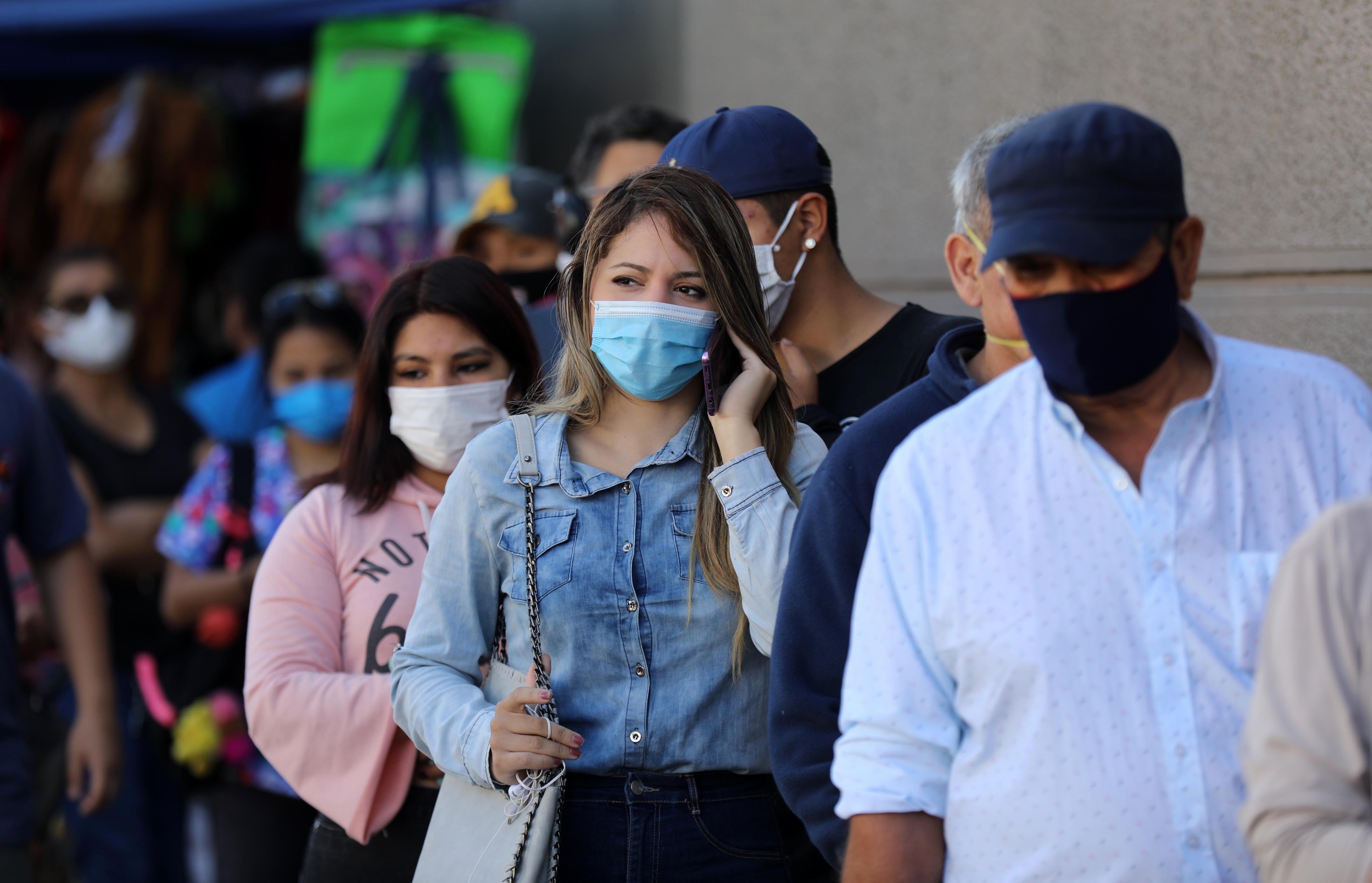 En Miami multaran a las personas que no utilicen mascarillas