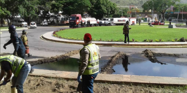 IMÁGENES: Gandola PDV se volcó y derramó la gasolina en toda una avenida de Maracay #27Jun