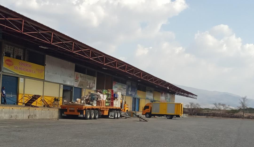 Director de la policía de Iribarren habría amenazado a comerciantes del mercado de Barquisimeto antes de desalojarlos (VIDEO)