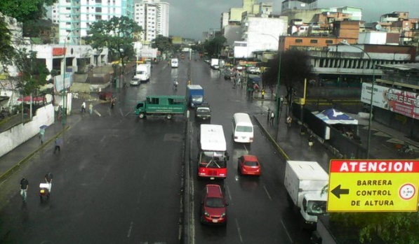 EN FOTOS: GNB tranca accesos a Petare y la Urbina #26Jun