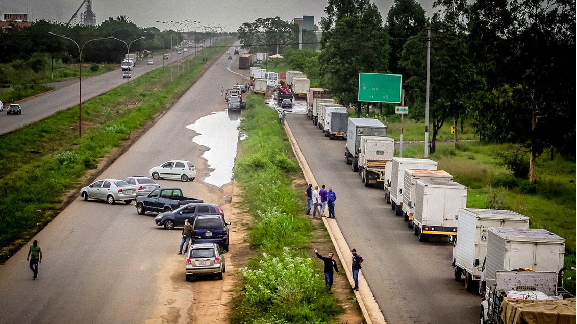 Desinformación y contradicciones generan protestas por combustible en la cuarta semana bajo el esquema 7×7