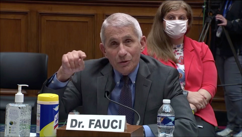 Dr. Fauci dijo que la vacuna contra el coronavirus no garantiza inmunidad para sofocar el brote