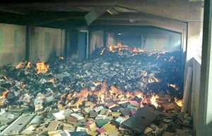 Incendio causado por maleantes destrozó la biblioteca de la UDO en Sucre (FOTOS)