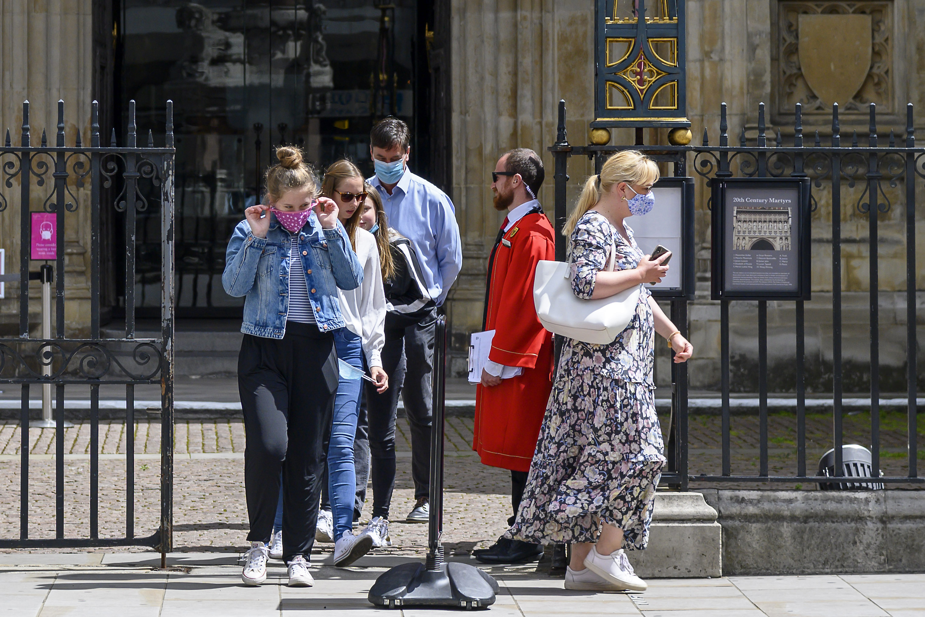 Inglaterra vuelve a permitir las reuniones y el deporte al aire libre