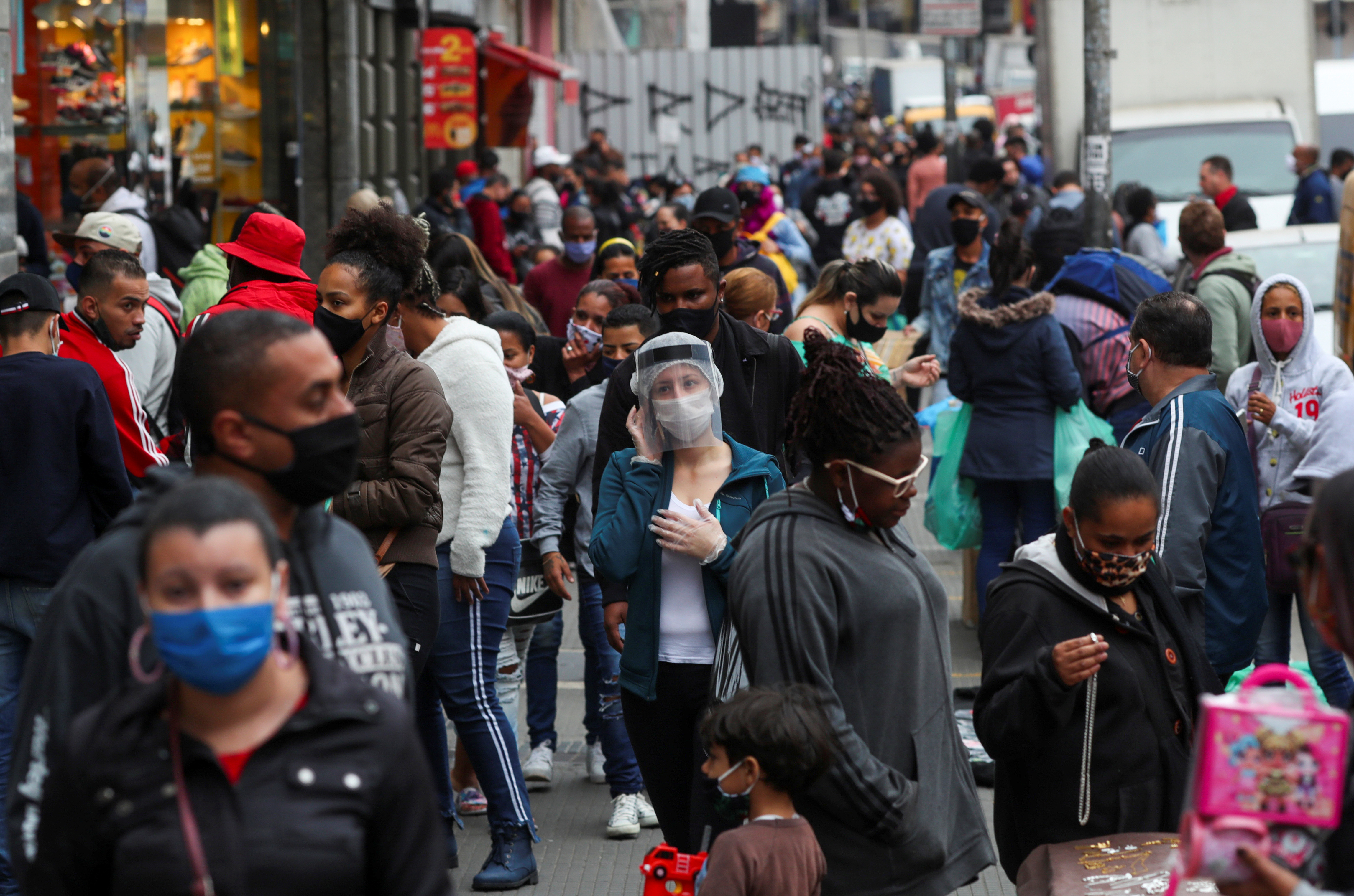 Más de 900 muertes en un día en Brasil por coronavirus