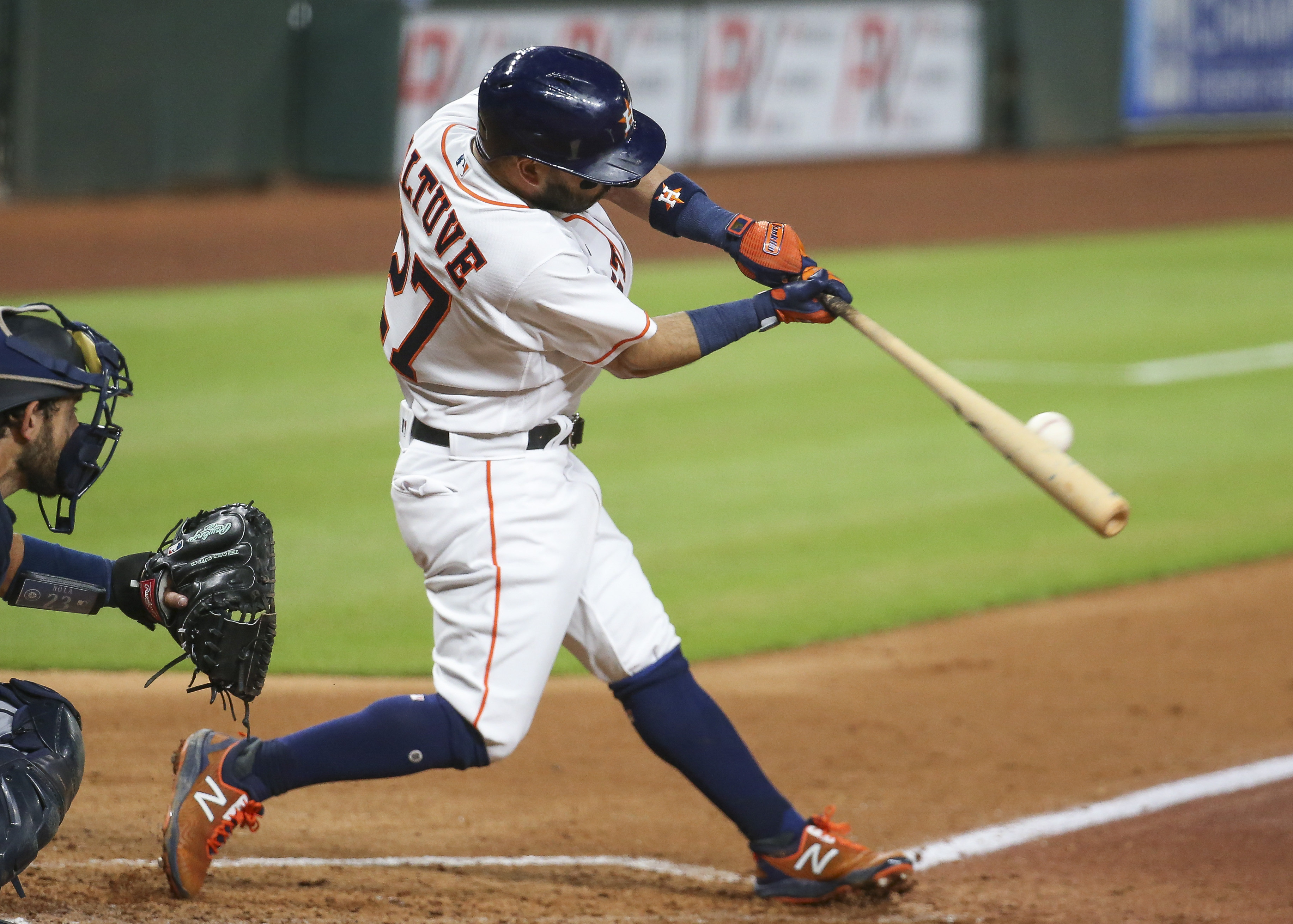 ¡El pequeño gigante “on fire”! José Altuve conectó un poderoso tablazo contra los Dbacks (VIDEO)