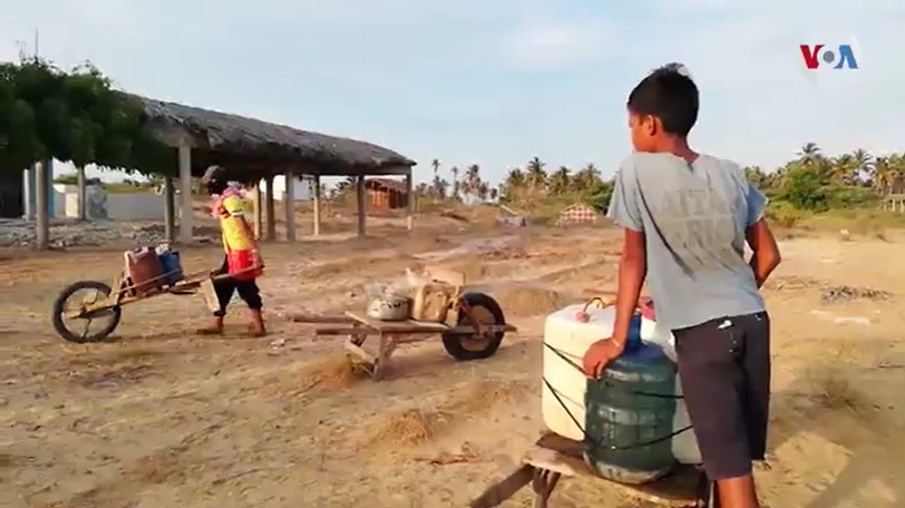 El viacrucis del agua que viven unas 100 comunidades en La Guajira